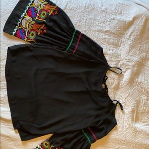 Bell sleeve blouse w/ embroidery